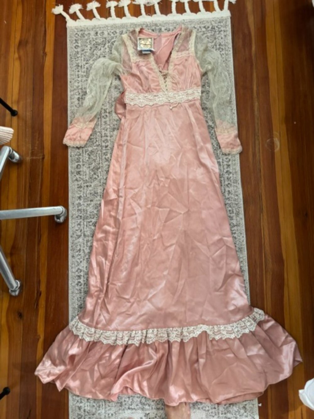 Vintage XS Gunne Sax Pink satin and lace dress - Picture 5 of 9